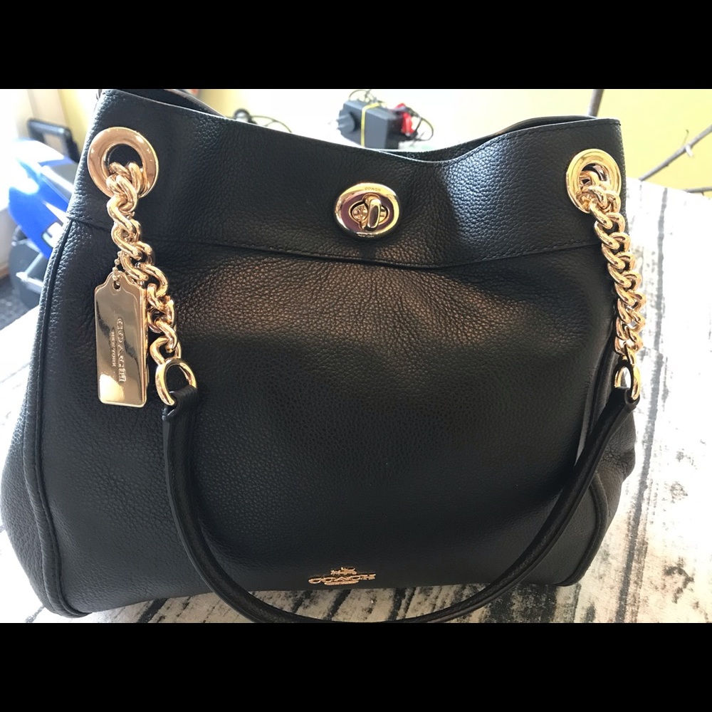 Authentic Coach Turnlock Edie Shoulder bag